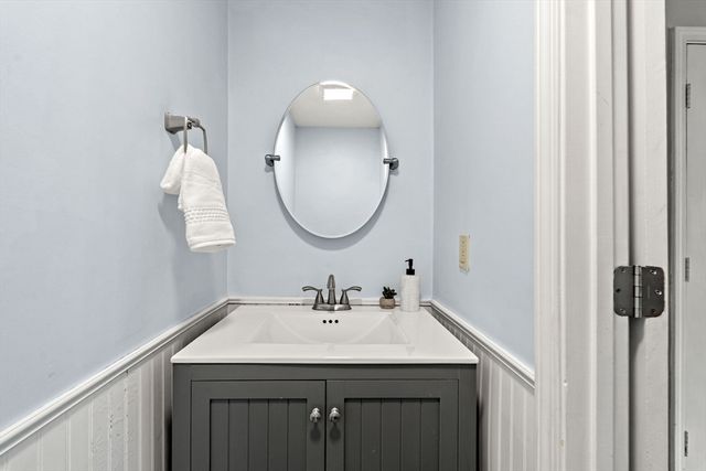 69 Kennedy Dr 69, Chelmsford, MA 01863