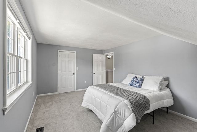 69 Kennedy Dr 69, Chelmsford, MA 01863