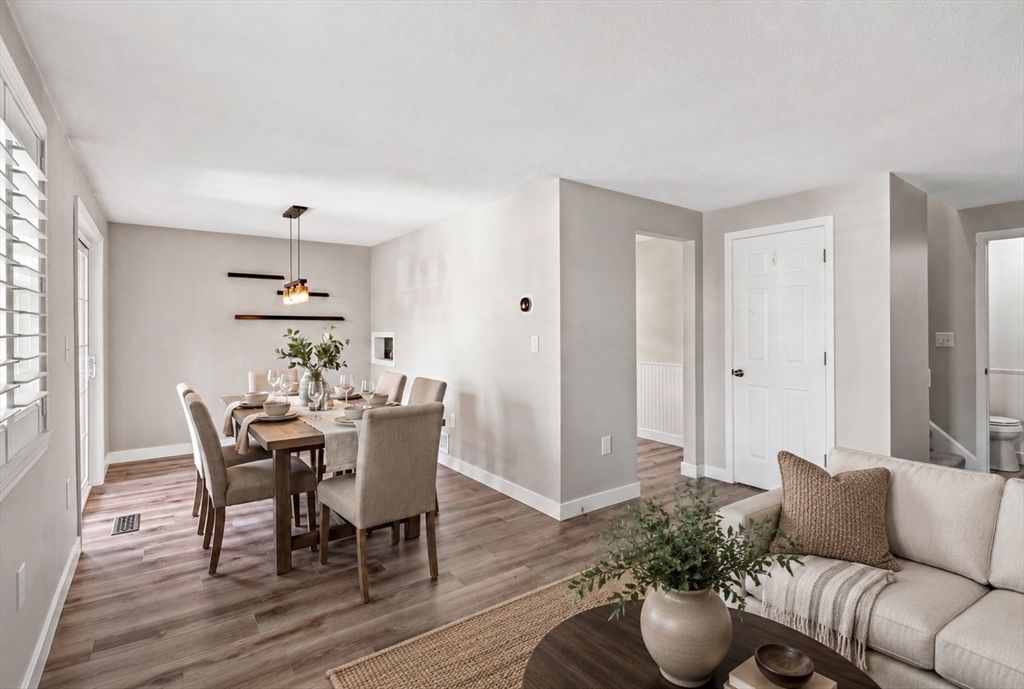 69 Kennedy Dr 69, Chelmsford, MA 01863