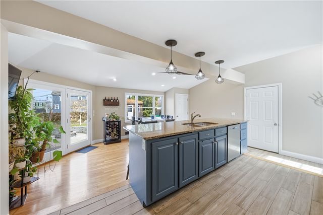 85 Gillan Avenue, Warwick, RI 02886