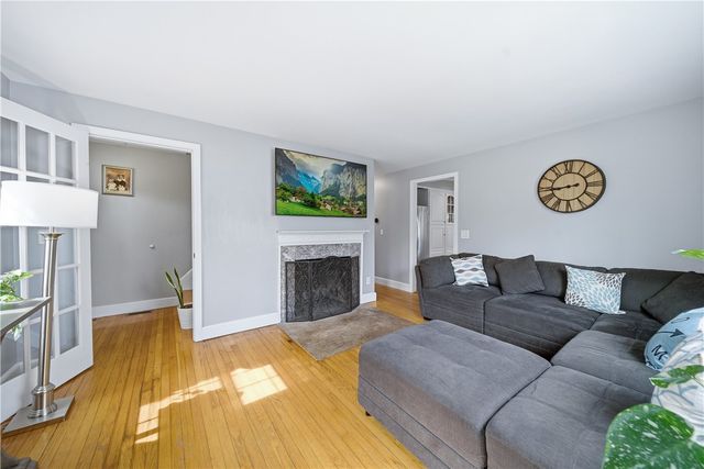 85 Gillan Avenue, Warwick, RI 02886