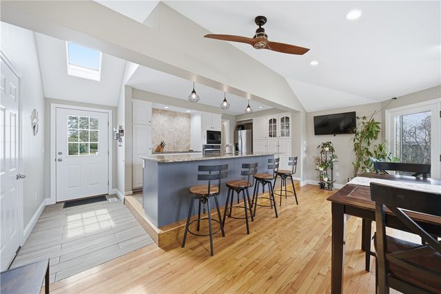 85 Gillan Avenue, Warwick, RI 02886