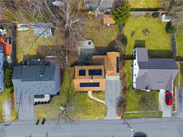 85 Gillan Avenue, Warwick, RI 02886