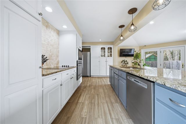 85 Gillan Avenue, Warwick, RI 02886