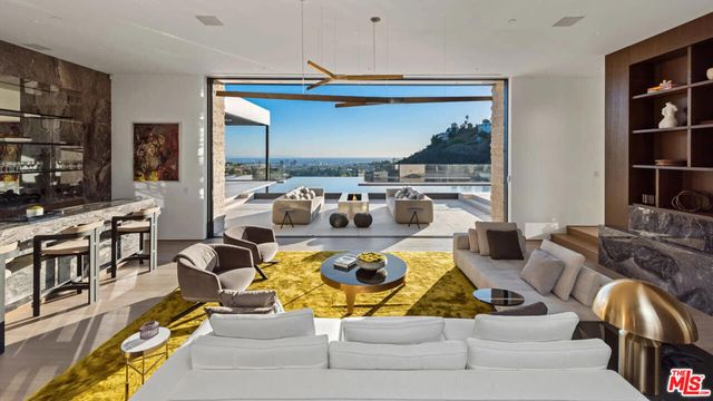 1035 Stradella Road, Los Angeles, CA 90077