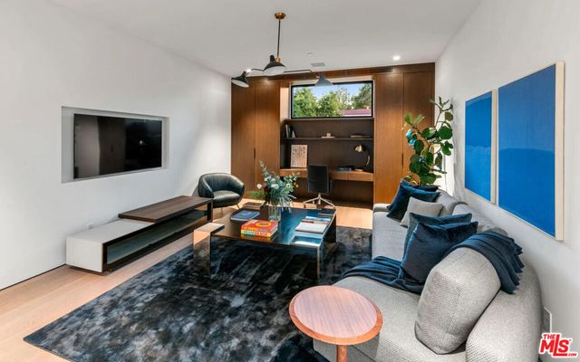 1035 Stradella Road, Los Angeles, CA 90077
