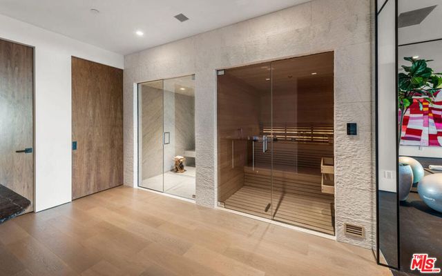1035 Stradella Road, Los Angeles, CA 90077