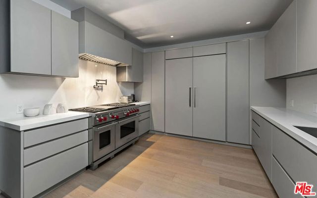1035 Stradella Road, Los Angeles, CA 90077