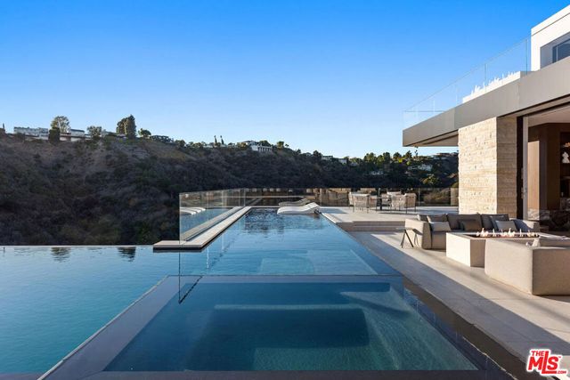 1035 Stradella Road, Los Angeles, CA 90077