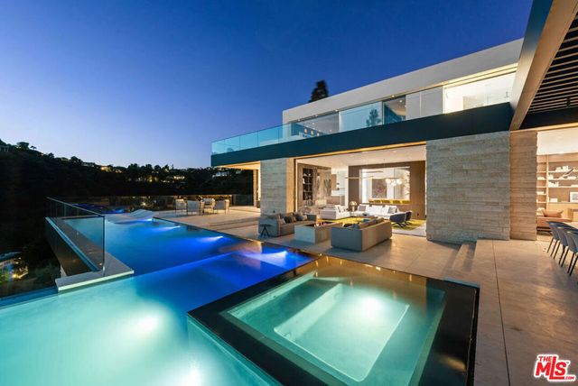 1035 Stradella Road, Los Angeles, CA 90077