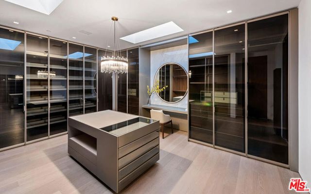 1035 Stradella Road, Los Angeles, CA 90077