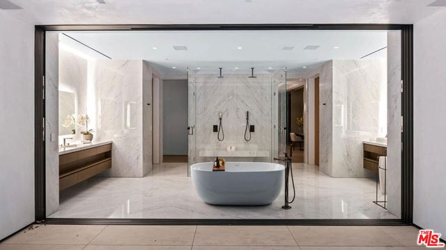 1035 Stradella Road, Los Angeles, CA 90077