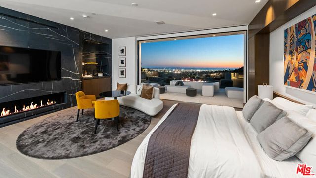 1035 Stradella Road, Los Angeles, CA 90077