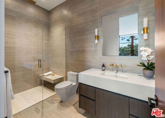 1035 Stradella Road, Los Angeles, CA 90077