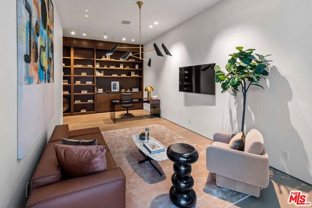 1035 Stradella Road, Los Angeles, CA 90077