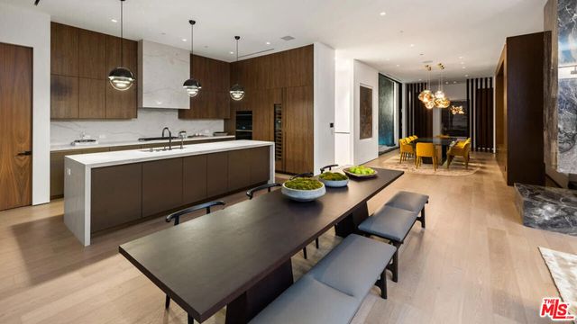 1035 Stradella Road, Los Angeles, CA 90077