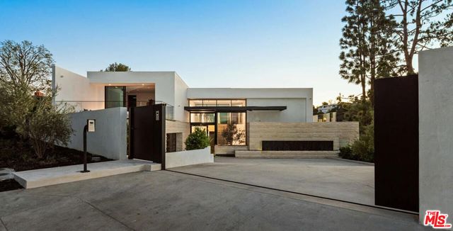 1035 Stradella Road, Los Angeles, CA 90077