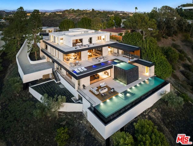 1035 Stradella Road, Los Angeles, CA 90077
