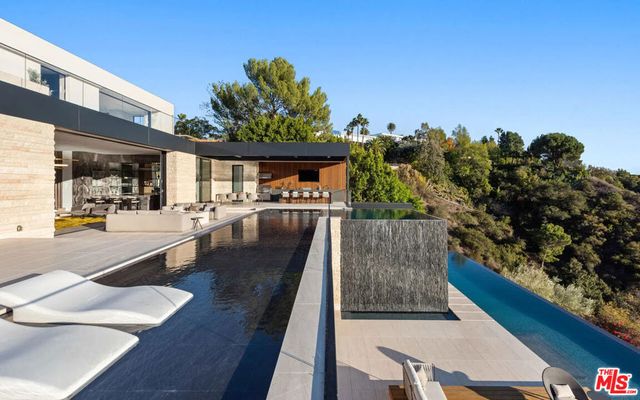1035 Stradella Road, Los Angeles, CA 90077