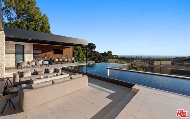 1035 Stradella Road, Los Angeles, CA 90077