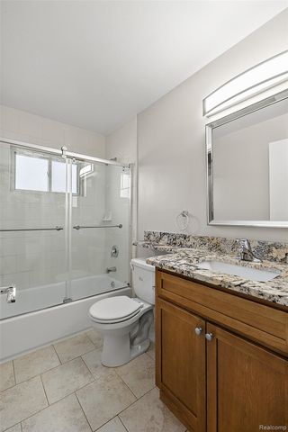 2859 E Maple Road 15, Birmingham, MI 48009