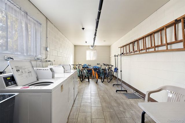 2859 E Maple Road 15, Birmingham, MI 48009