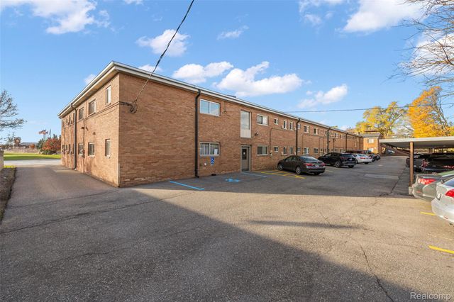 2859 E Maple Road 15, Birmingham, MI 48009