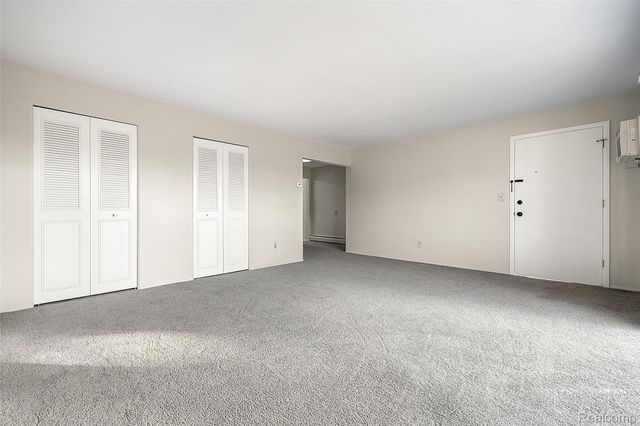 2859 E Maple Road 15, Birmingham, MI 48009