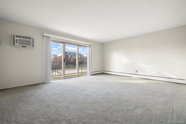 2859 E Maple Road 15, Birmingham, MI 48009