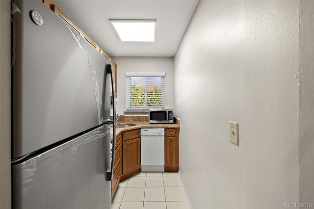 2859 E Maple Road 15, Birmingham, MI 48009