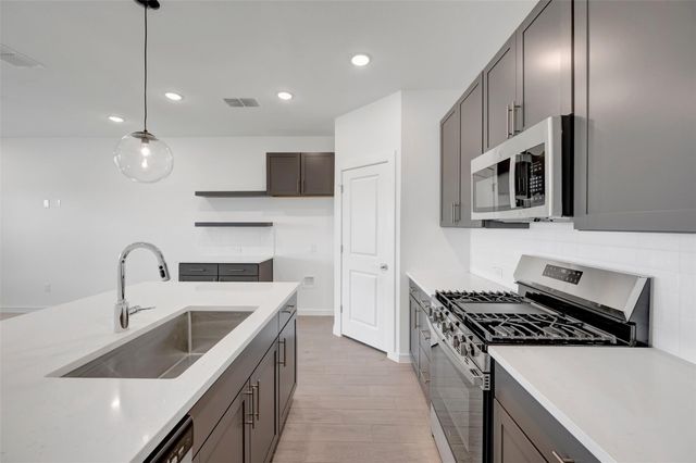 7711 Jade Crest Drive, Angleton, TX 77515
