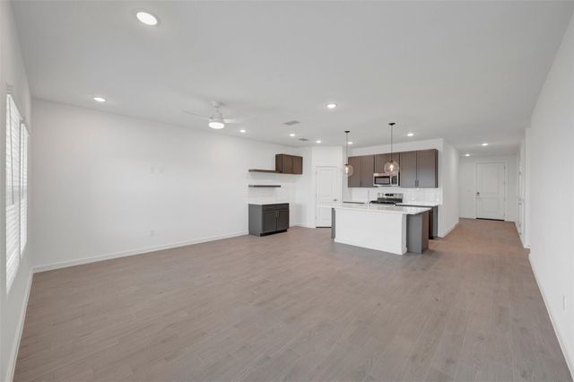 7711 Jade Crest Drive, Angleton, TX 77515