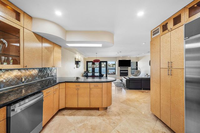 1005 Bel Air Drive 5, Highland Beach, FL 33487