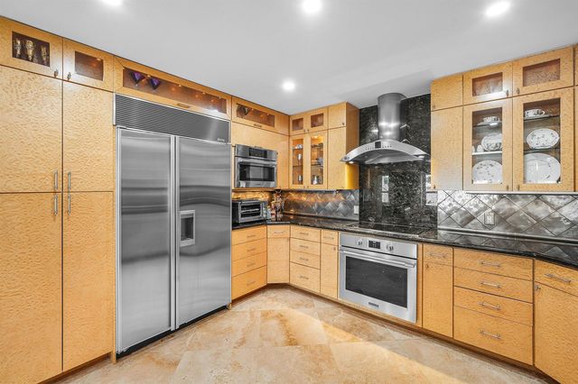 1005 Bel Air Drive 5, Highland Beach, FL 33487