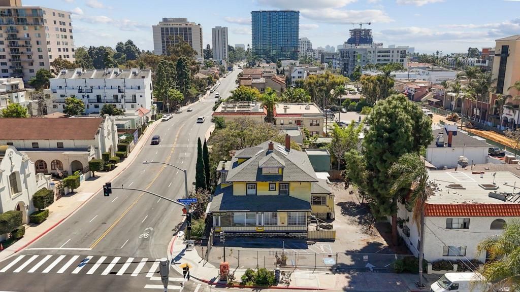 Image 1 of property listing at 3690 6Th Ave, San Diego, CA 92103