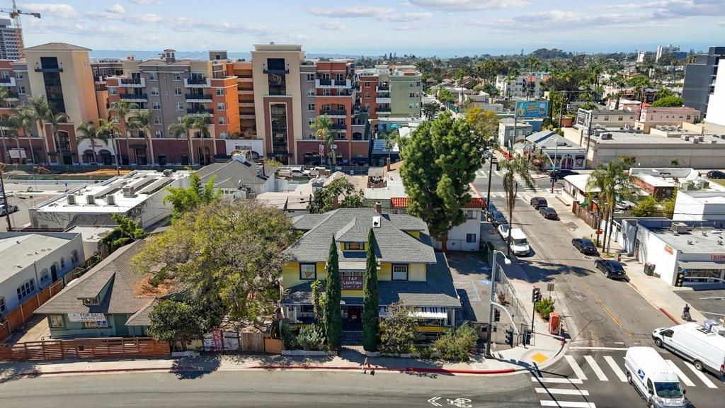 Image 2 of property listing at 3690 6Th Ave, San Diego, CA 92103