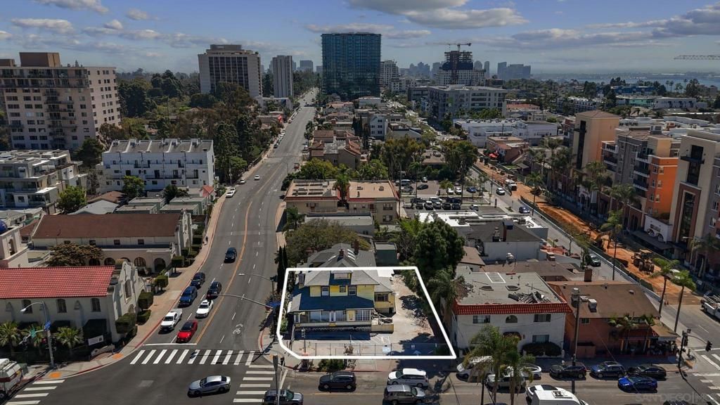 Image 3 of property listing at 3690 6Th Ave, San Diego, CA 92103