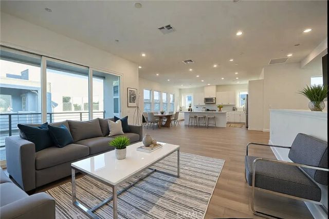 241 Proctor, Irvine, CA 92618