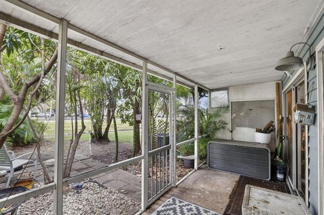 153 W Hemingway Circle W, Margate, FL 33063