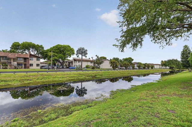 153 W Hemingway Circle W, Margate, FL 33063