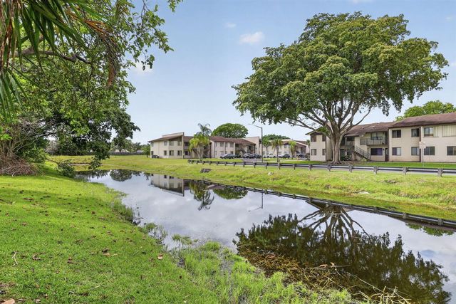153 W Hemingway Circle W, Margate, FL 33063