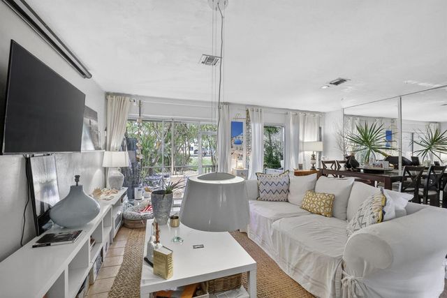 153 W Hemingway Circle W, Margate, FL 33063
