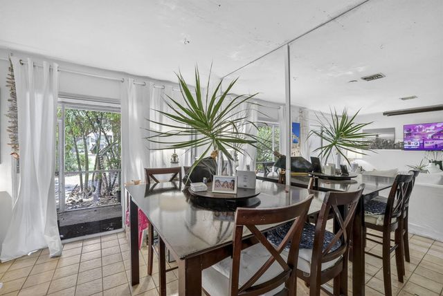 153 W Hemingway Circle W, Margate, FL 33063