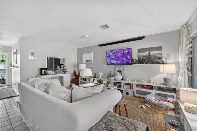 153 W Hemingway Circle W, Margate, FL 33063