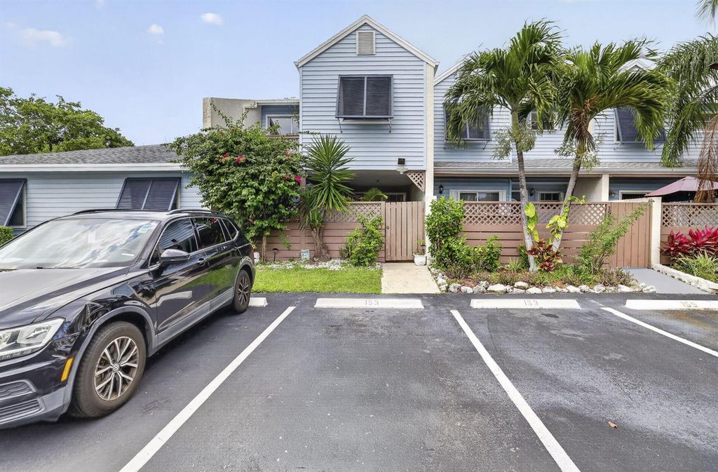 153 W Hemingway Circle W, Margate, FL 33063