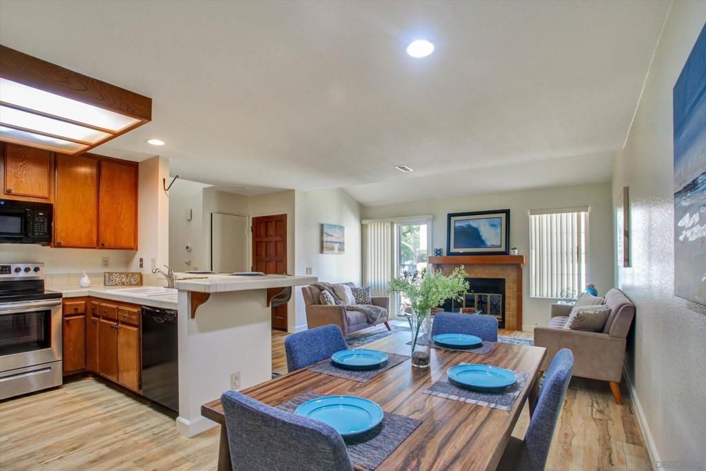 Image 1 of property listing at 4230 Porte De Palmas 43, San Diego, CA 92122