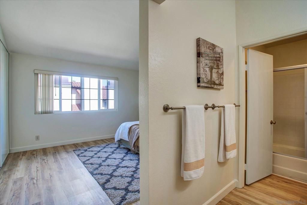 Image 16 of property listing at 4230 Porte De Palmas 43, San Diego, CA 92122