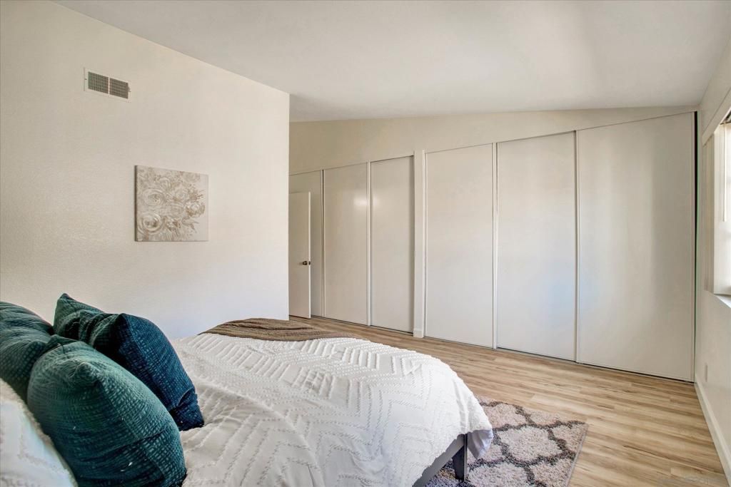 Image 19 of property listing at 4230 Porte De Palmas 43, San Diego, CA 92122