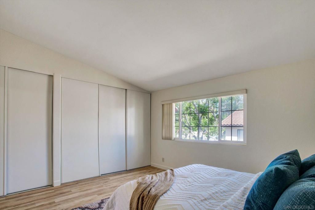 Image 20 of property listing at 4230 Porte De Palmas 43, San Diego, CA 92122