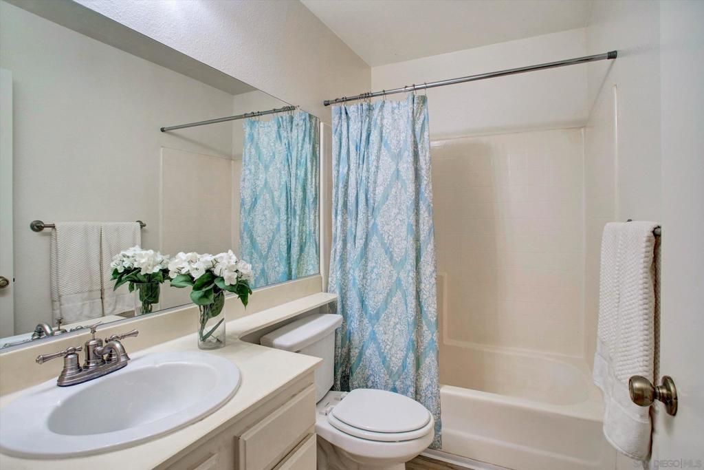 Image 21 of property listing at 4230 Porte De Palmas 43, San Diego, CA 92122